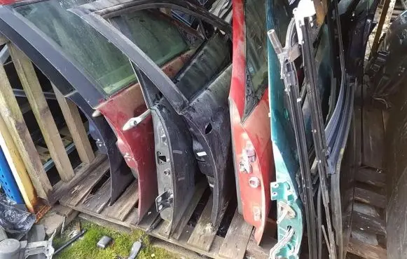 Alfa Romeo 156 Front door RAUDONOS