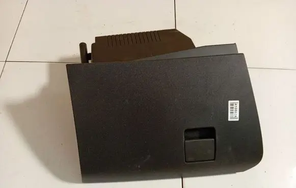 Glove box