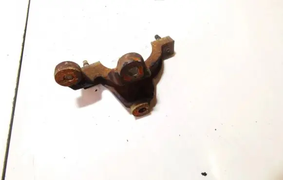 Volvo V50 Engine mounting bracket