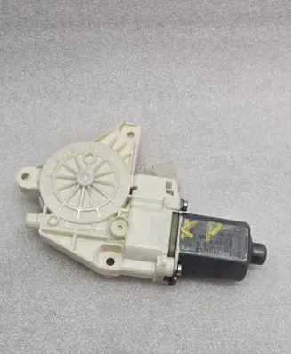 Mercedes-Benz S W222 Front door window regulator motor 0130822755
