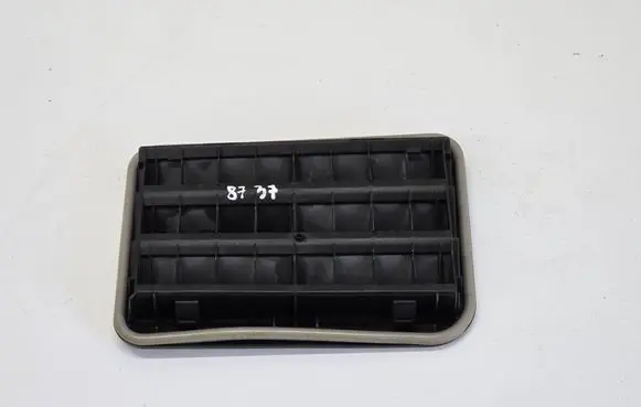 BMW X7 G07 Quarter panel pressure vent 9176945