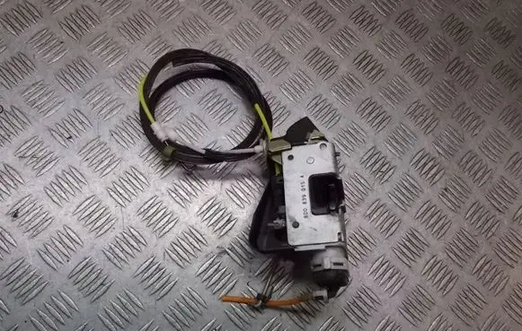 Audi A4 S4 B5 8D Rear door lock 8D0839015A
