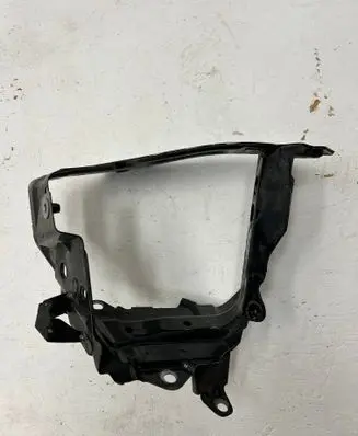 Volkswagen Touareg III Fender mounting bracket 760821137