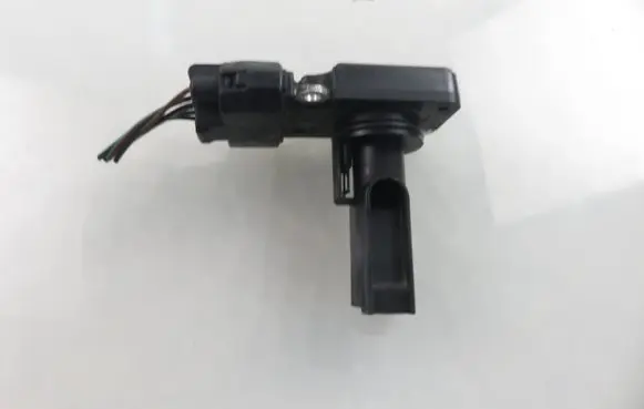Toyota Corolla E120 E130 Mass air flow meter AFH70M23 2220427010