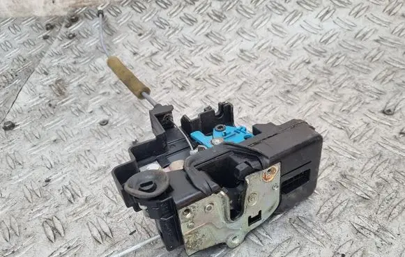 Opel Antara Rear door lock A081876