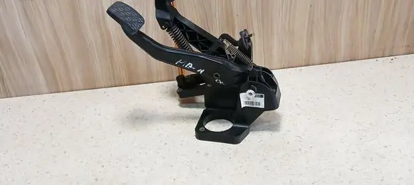 Mercedes-Benz A W169 Pedal assembly A1692900701 4010040A 04123727