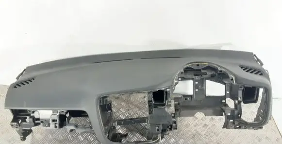 Mitsubishi Outlander Dashboard