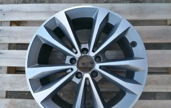 Mercedes-Benz V Class W447 R18 alloy rim A4474015300