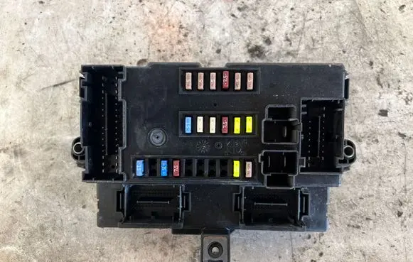 Iveco Daily 6th gen Fuse module 5802282649