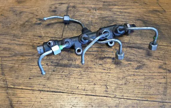Ford Transit - Tourneo Connect Fuel main line pipe 9825589880 28497Z01 182990014