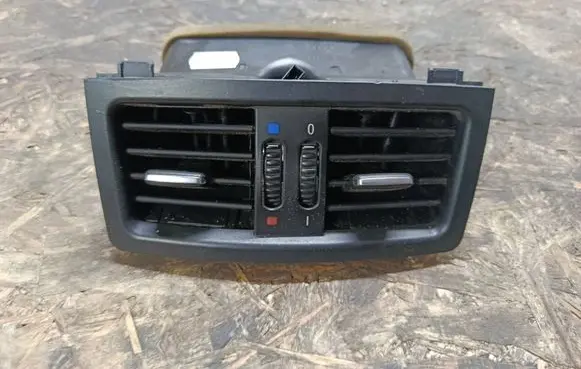 BMW 5 E60 E61 Rear air vent grill 7129556 6932024 6932023