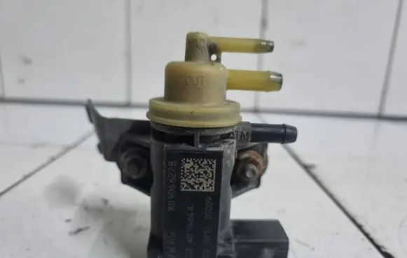 Skoda Roomster (5J) Turbo solenoid valve 1K0906627B 05009 4011464A