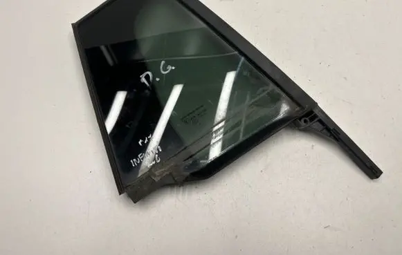 Infiniti Q30 Rear side window 43R011108 E000184