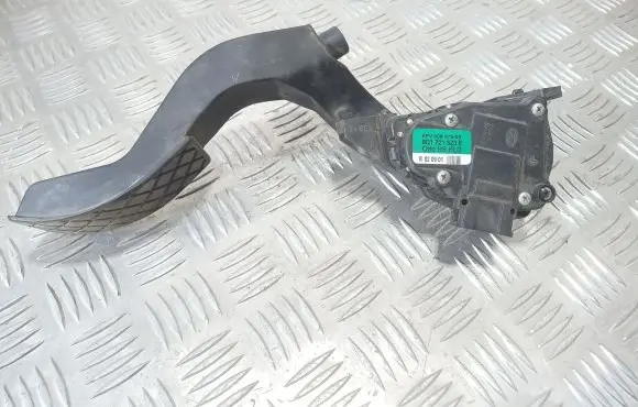 Volkswagen PASSAT B5.5 Accelerator throttle pedal 8D1721523E