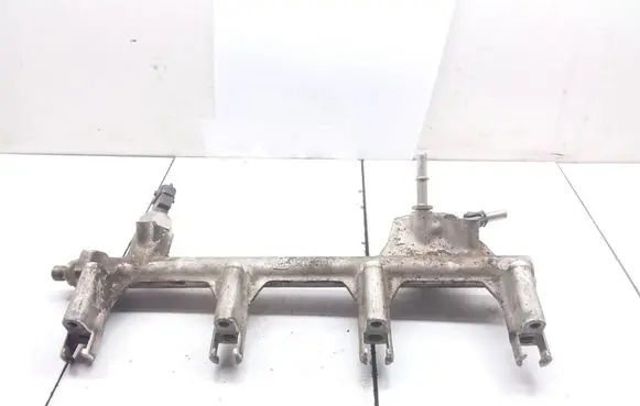 Opel Zafira B Fuel main line pipe 55351030