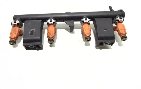 Peugeot 206 Fuel injector supply line/pipe 