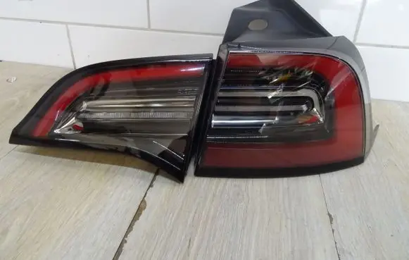 Tesla Model 3 Rear/tail lights 1077400