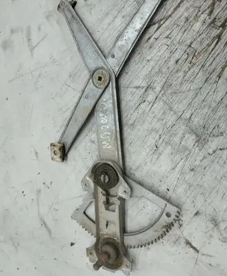 Mercedes-Benz E W124 Front door manual window regulator