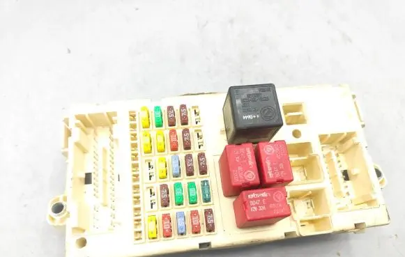 Alfa Romeo 159 Fuse module 50507093 50121097000 5BBE52CCG