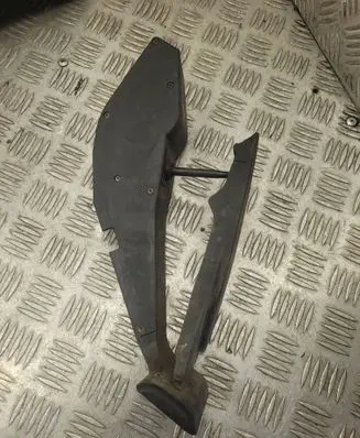 Accelerator throttle pedal