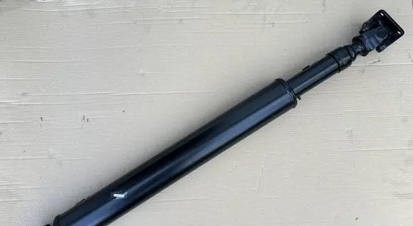 Nissan Patrol Y61 Rear driveshaft/prop shaft 37300VB300