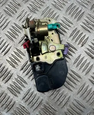 Chrysler PT Cruiser Front door lock 