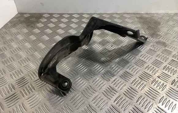 Audi A6 S6 C6 4F Intercooler pipe mounting bracket 4F0145813F