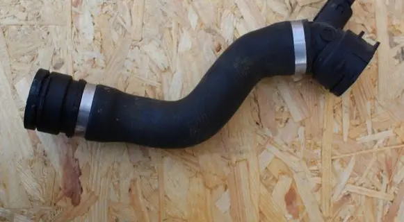 BMW 1 E81 E87 Engine coolant pipe/hose 7526391
