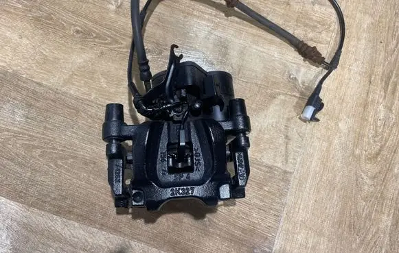 Jaguar XE Rear brake caliper FK722K327BE 700L28 FK722K327BF