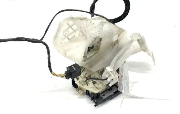 Volkswagen PASSAT B7 Rear door lock 3C4839015A