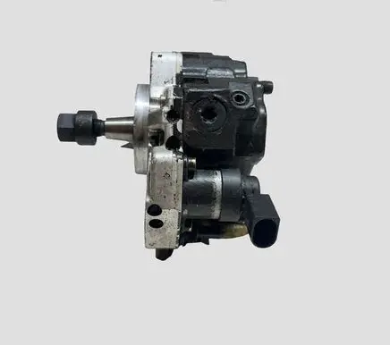 BMW 3 E46 Fuel injection high pressure pump 7788670 0445010045 3079465