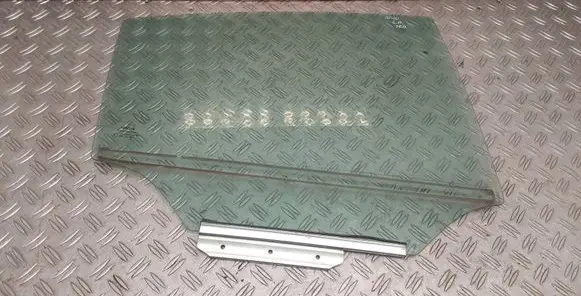 Toyota Avensis T270 Rear door window glass 
