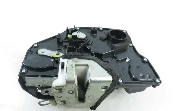 Suzuki Swift I Front door lock 