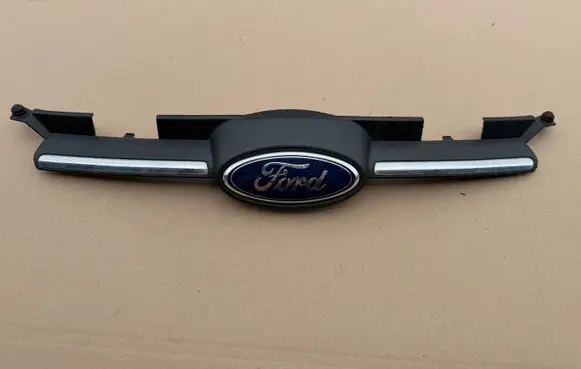 Ford Focus Front bumper upper radiator grill BM51BA133B