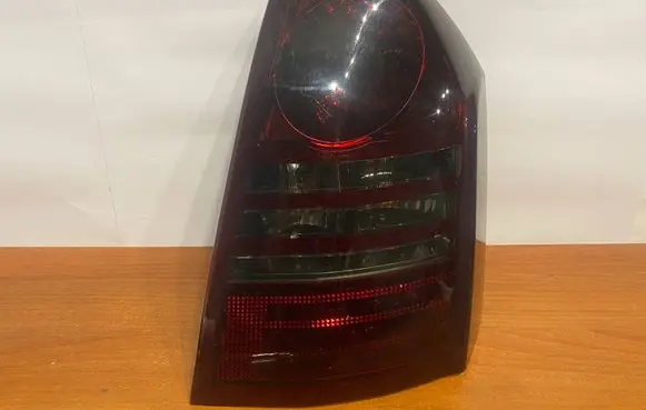 Chrysler 300C Rear/tail lights A00158622E