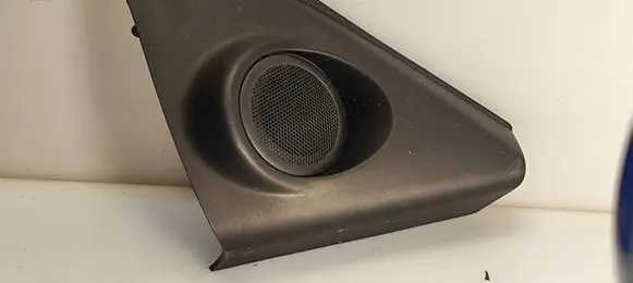 Front door high frequency speaker