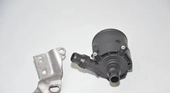 BMW X5 F15 Electric auxiliary coolant/water pump 7643949