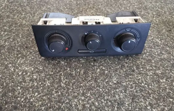 Skoda Fabia Mk2 (5J) Climate control unit 5J0819045A