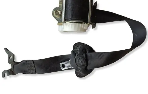 BMW 3 E90 E91 Front seatbelt 33035173