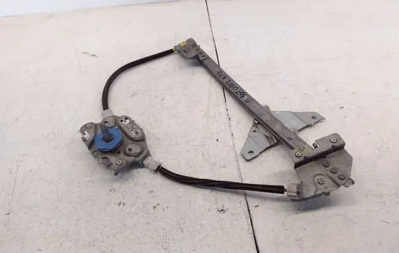 Rear door manual window regulator