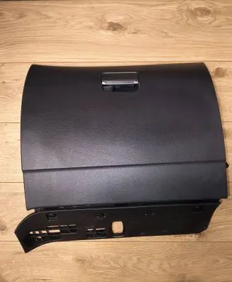 Glove box