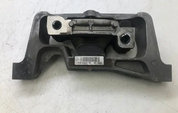 Mercedes-Benz B W246 W242 Engine mount bracket