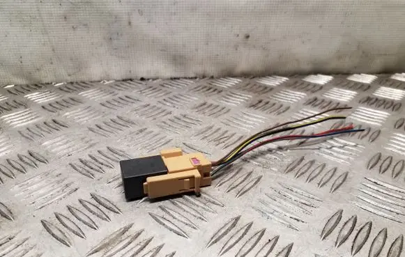Volkswagen Tiguan Other relay 4H0951253C