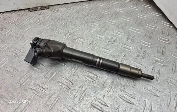 Volkswagen Golf VII Fuel injector 04L130277G 0445110477