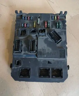 Peugeot 206 Fuse module 9649627880