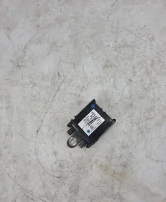 Mercedes-Benz ML W164 Aerial antenna amplifier 12221529 A1648201689