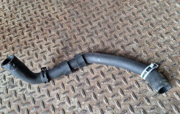 Mercedes-Benz C W205 Engine coolant pipe/hose A2642009700