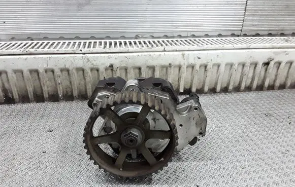 Renault Megane II Fuel injection high pressure pump 8200108225