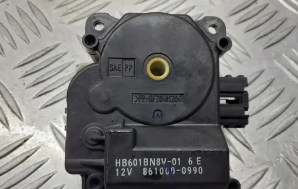 Mazda 3 I Air flap motor/actuator HB601BN8V-01