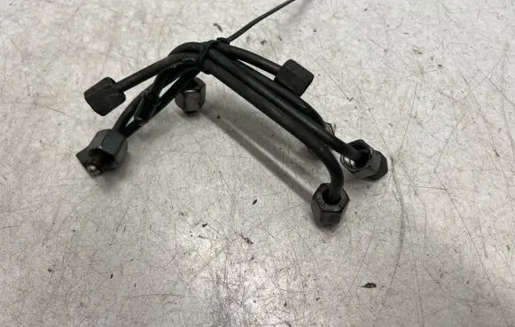 Suzuki SX4 Fuel injector supply line/pipe